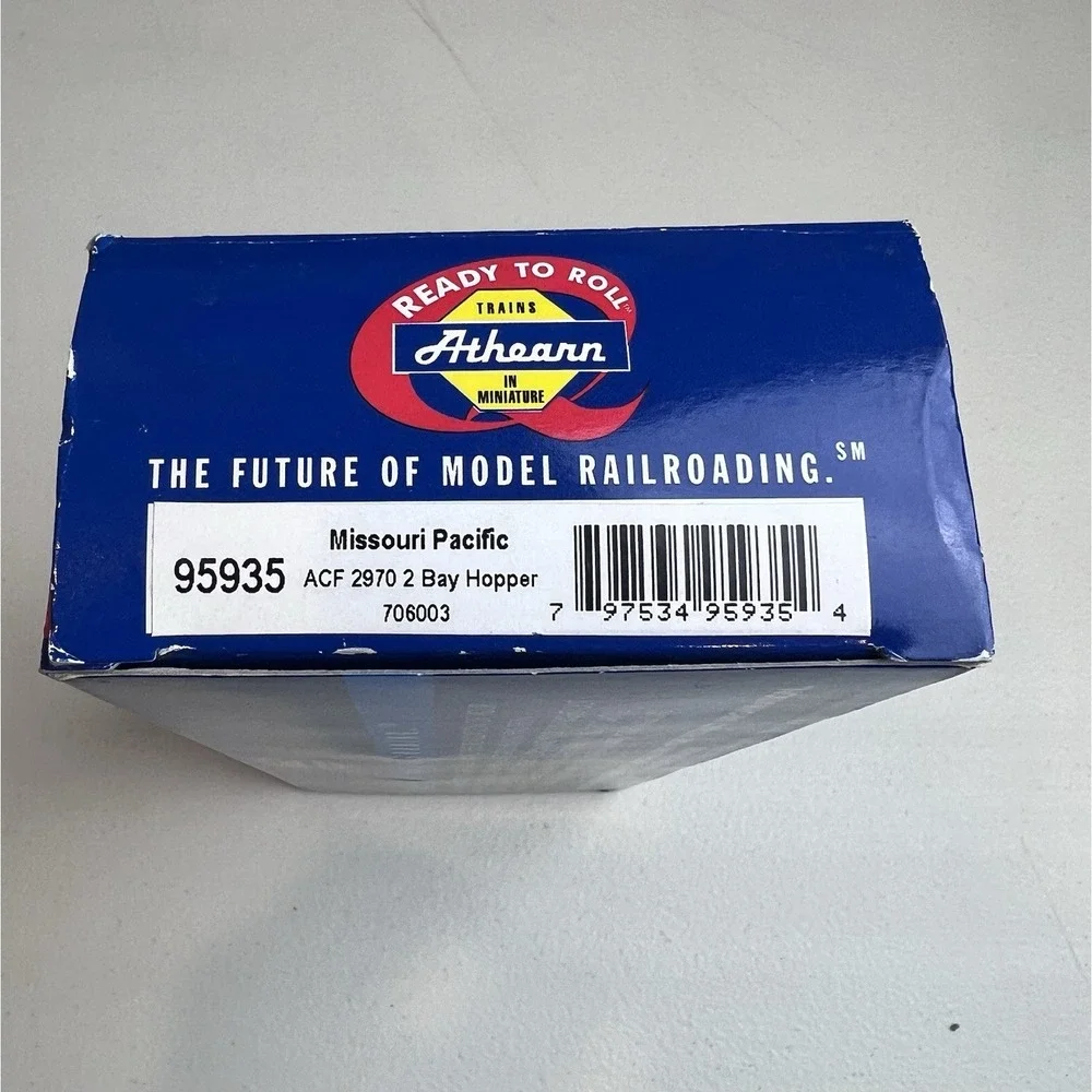 HO Scale Athearn Ready To Roll‎ UP/BKTY PS 2600 Covered Hopper 95552